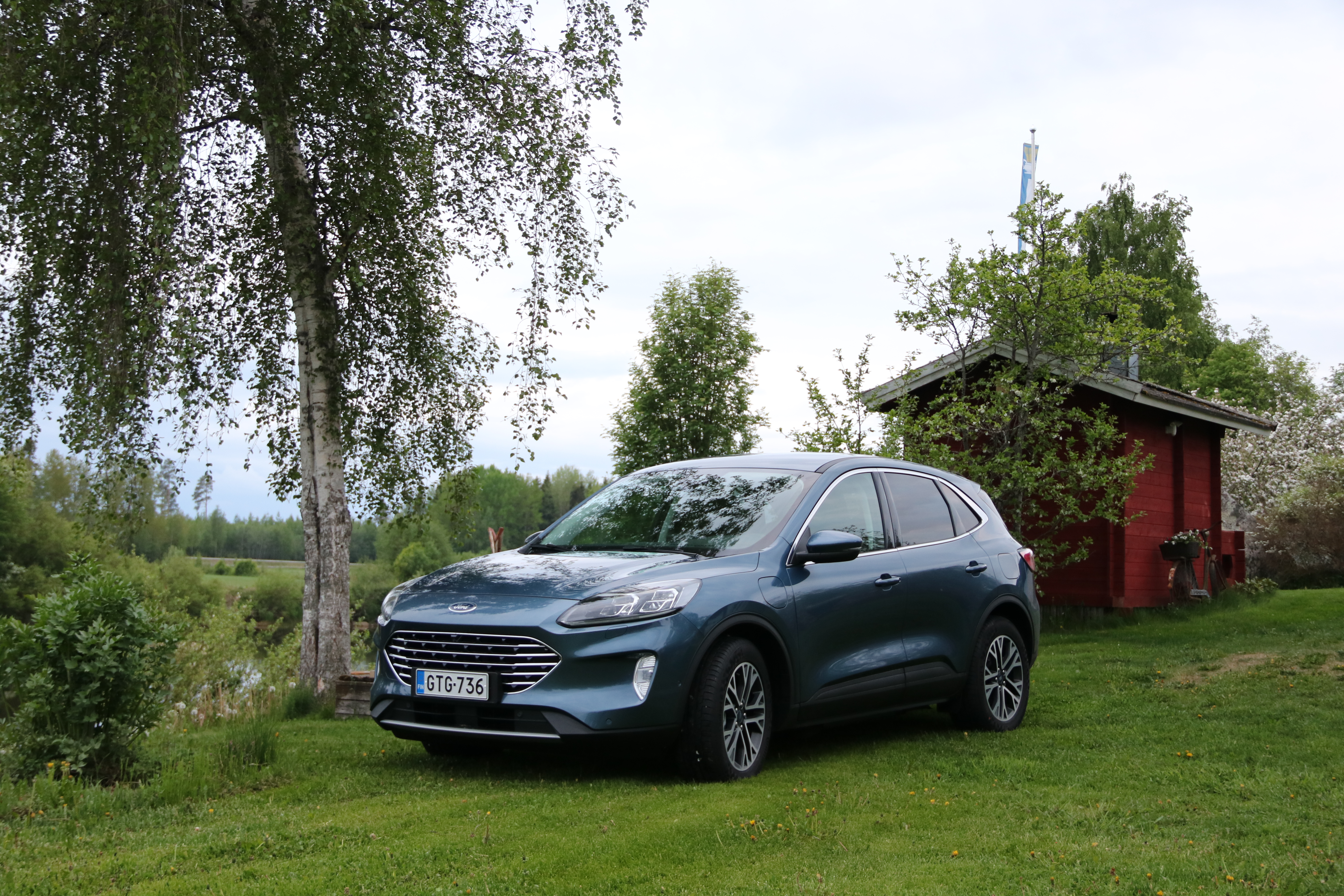 Ford Kuga PHEV Titan Sommer Picutre