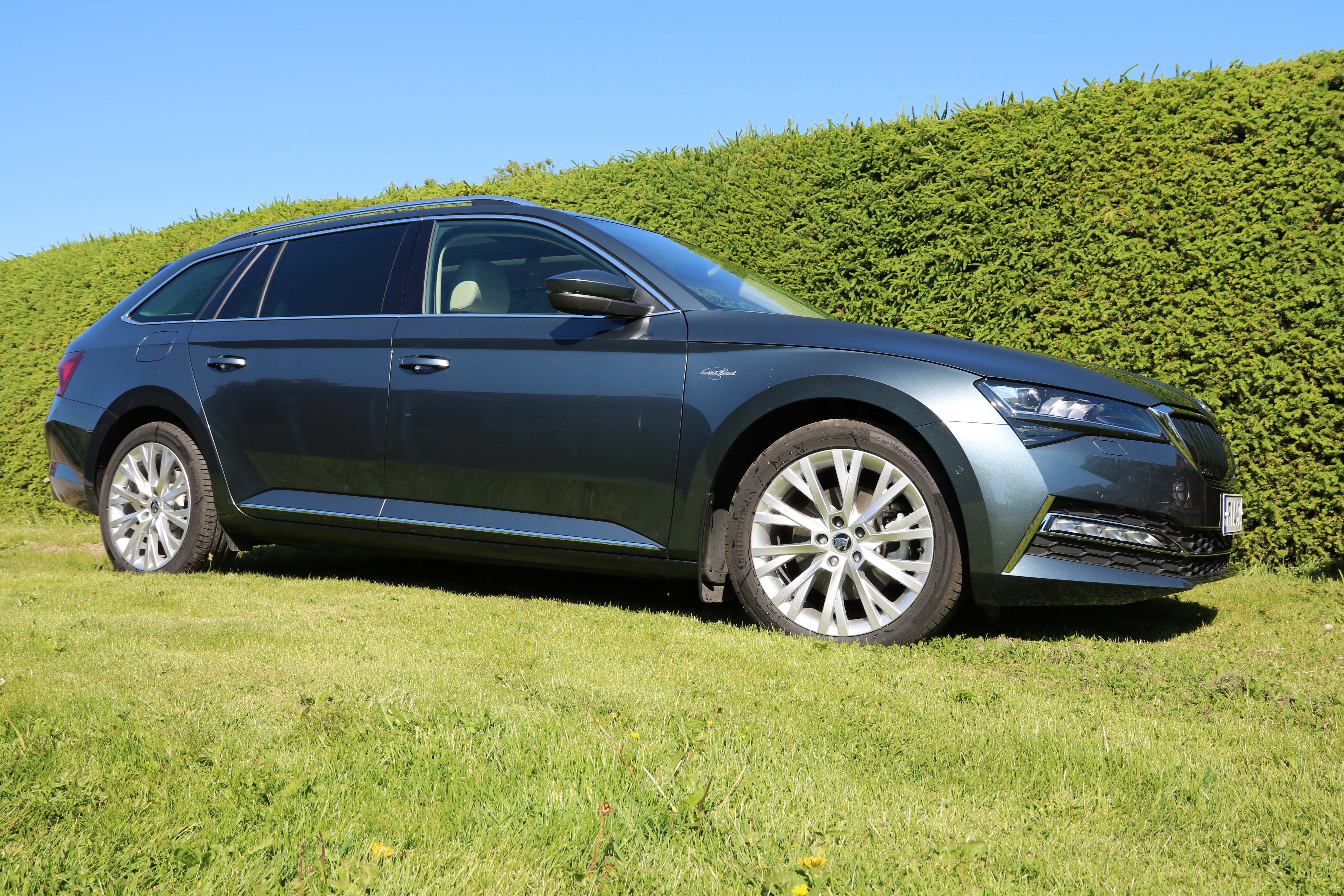 Skoda Superb Combi iV from the side