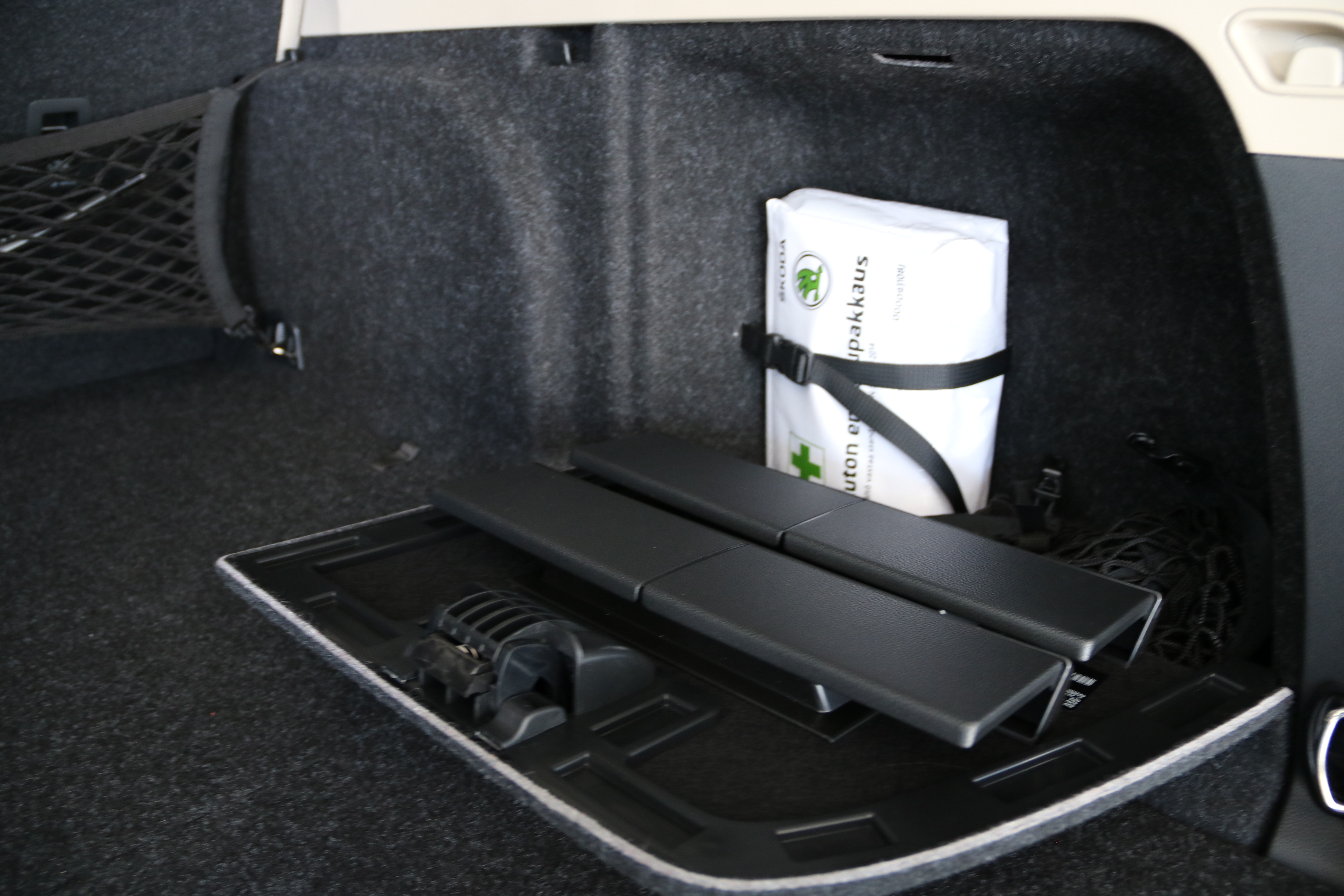 Skoda Superb Combi storage compartment